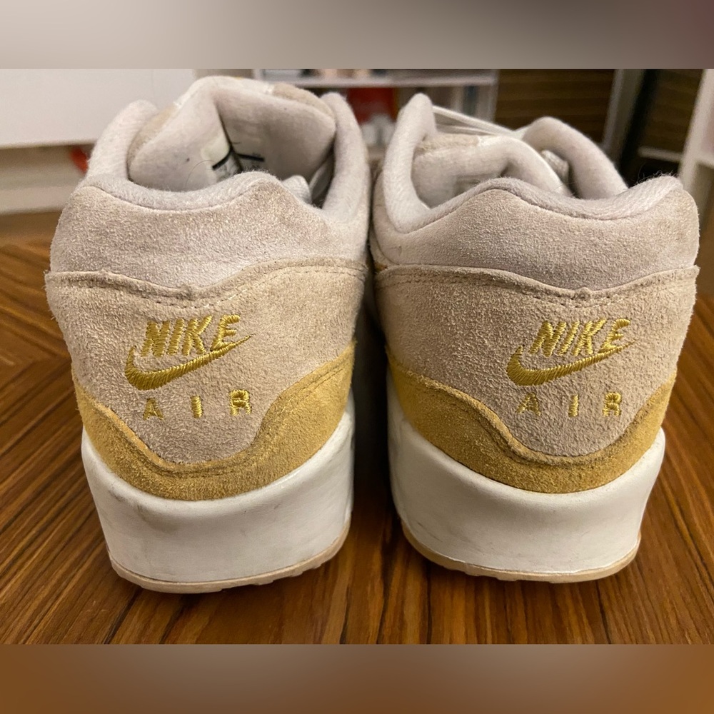 Nike Air Max Yellow in 7, used condition